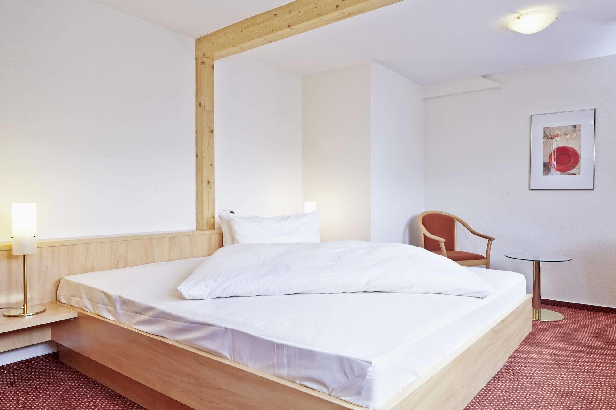Ringhotel Garni Pflug オーバーキルヒ エクステリア 写真